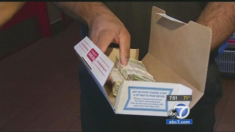 Does Dominos accept cash on delivery?