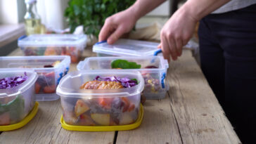 Does Frozen food expire?