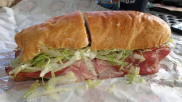 Does Jersey Mike's use iceberg lettuce?
