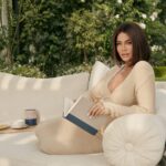 Does Khloe Kardashian take collagen?