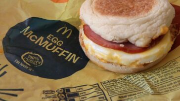 Does Mcdonalds serve sausage burritos all day?