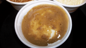 Does Popeyes gravy have pork?