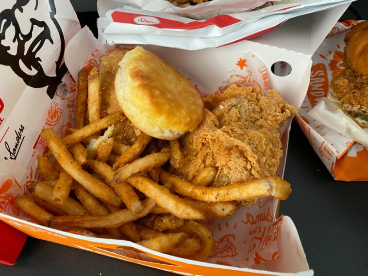Does Popeyes sell more spicy or mild?