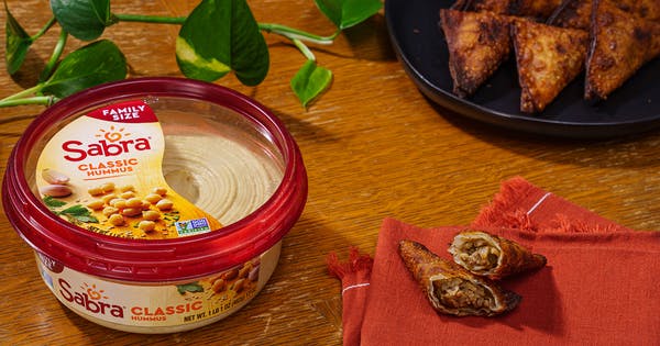 Does Sabra hummus have chemicals?