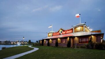 Does Texas Roadhouse give you free rolls?