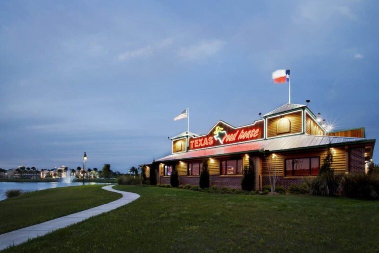 Does Texas Roadhouse give you free rolls?