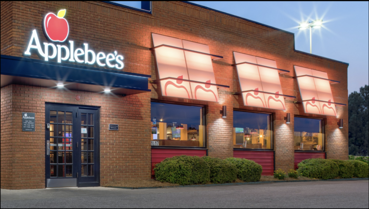 Does Walker Hayes appear in the Applebee's commercial?