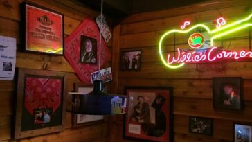 Does Willie Nelson own Texas Roadhouse?