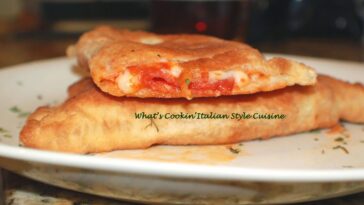 Does a panzerotti have sauce inside?