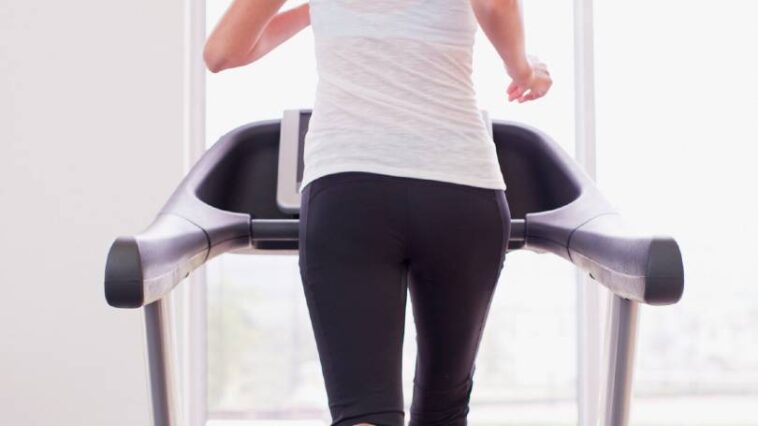 Does a treadmill tone your stomach?