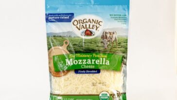 Does all shredded cheese have cellulose?