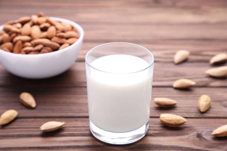 Does almond milk have lactose?