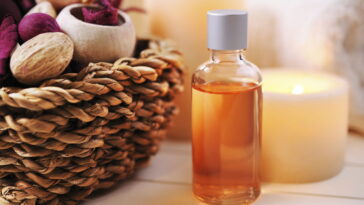 Does baby oil help you tan?