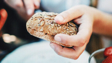 Does bread help acid reflux?