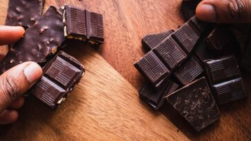 Does dark chocolate help in weight loss?