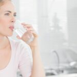Does drinking water help acid reflux?
