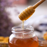 Does eating honey help with allergies?
