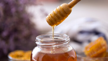 Does eating honey help with allergies?