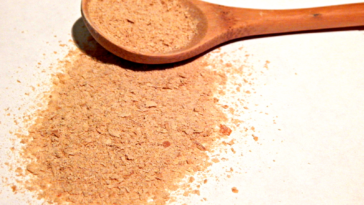 Does nutritional yeast taste like cheese?