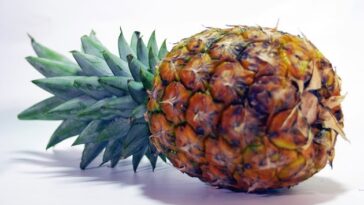 Does pineapple dissolve blood clots?