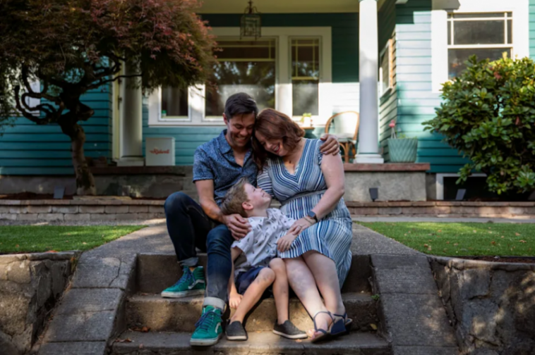 Does rain make restaurants less busy?