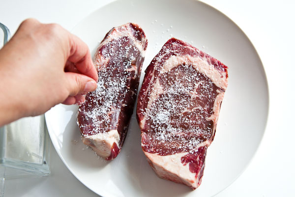 Does salting a steak dry it out?