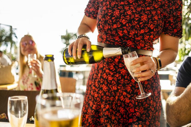Does white wine include alcohol?