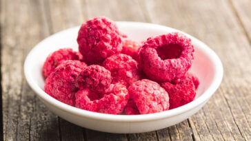 How are freeze-dried fruit made?