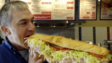 How big is a giant sub at Jersey Mike's?