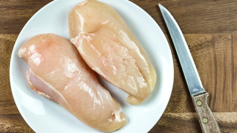 How can you tell if raw chicken is spoiled?