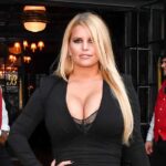 How did Jessica Simpson lose 100lbs in 6 months?