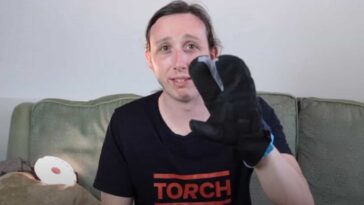 How do I keep my hands warm while running?