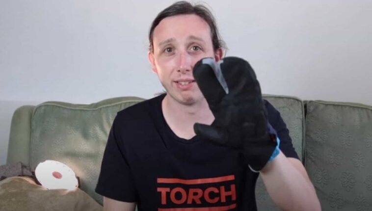 How do I keep my hands warm while running?