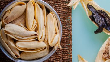 How do I steam tamales in the microwave?