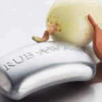 How do I stop smelling after eating garlic?