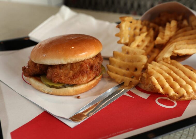 How do you become a Chick-fil-A red member?