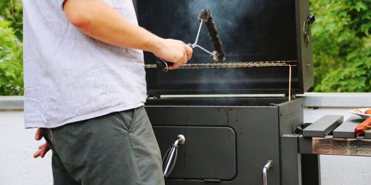 How do you clean aluminum grill pans?