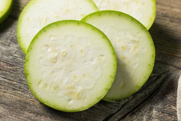 How do you eat green squash?