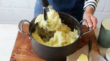 How do you firm up mashed potatoes?