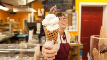 How do you garnish ice cream?