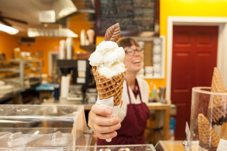 How do you garnish ice cream?