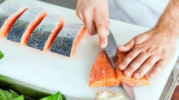 How do you get the fishy smell out of salmon?