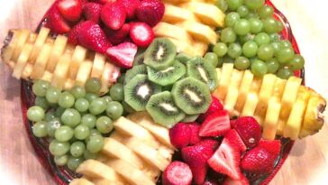 How do you make a fruit tray?