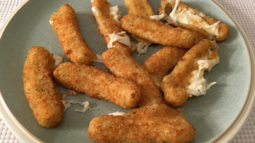 How do you pan fry frozen mozzarella sticks?