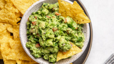 How do you pick avocados for guacamole?