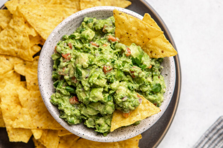 How do you pick avocados for guacamole?