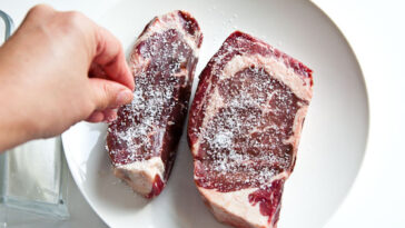 How do you pre salt a steak?