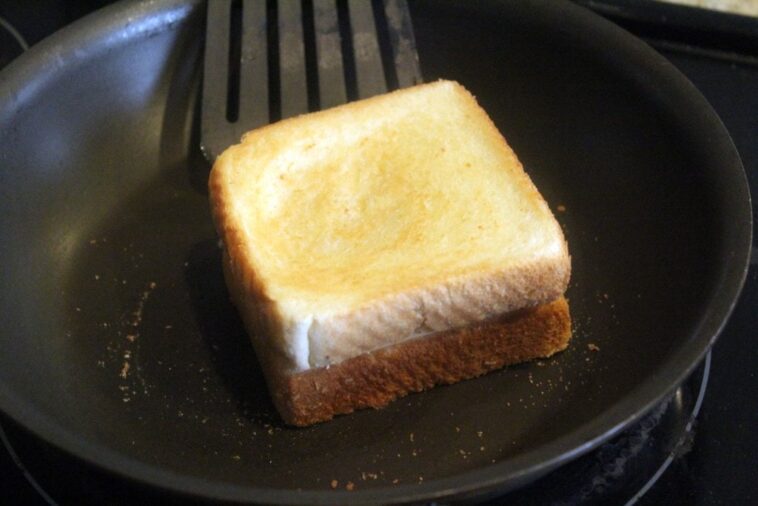 How do you really flip a grilled cheese?