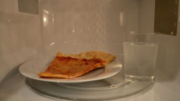 How do you reheat pizza without making it soggy?