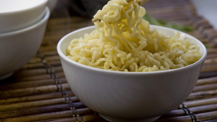 How do you remove sodium from ramen noodles?